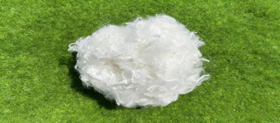 Polyester doğal bir lif midir?